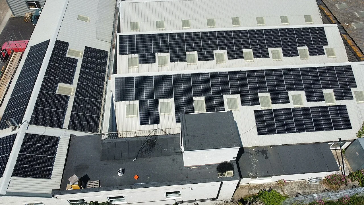 2025 Solar Incentives & Tax Credits: What Homeowners Need to Know